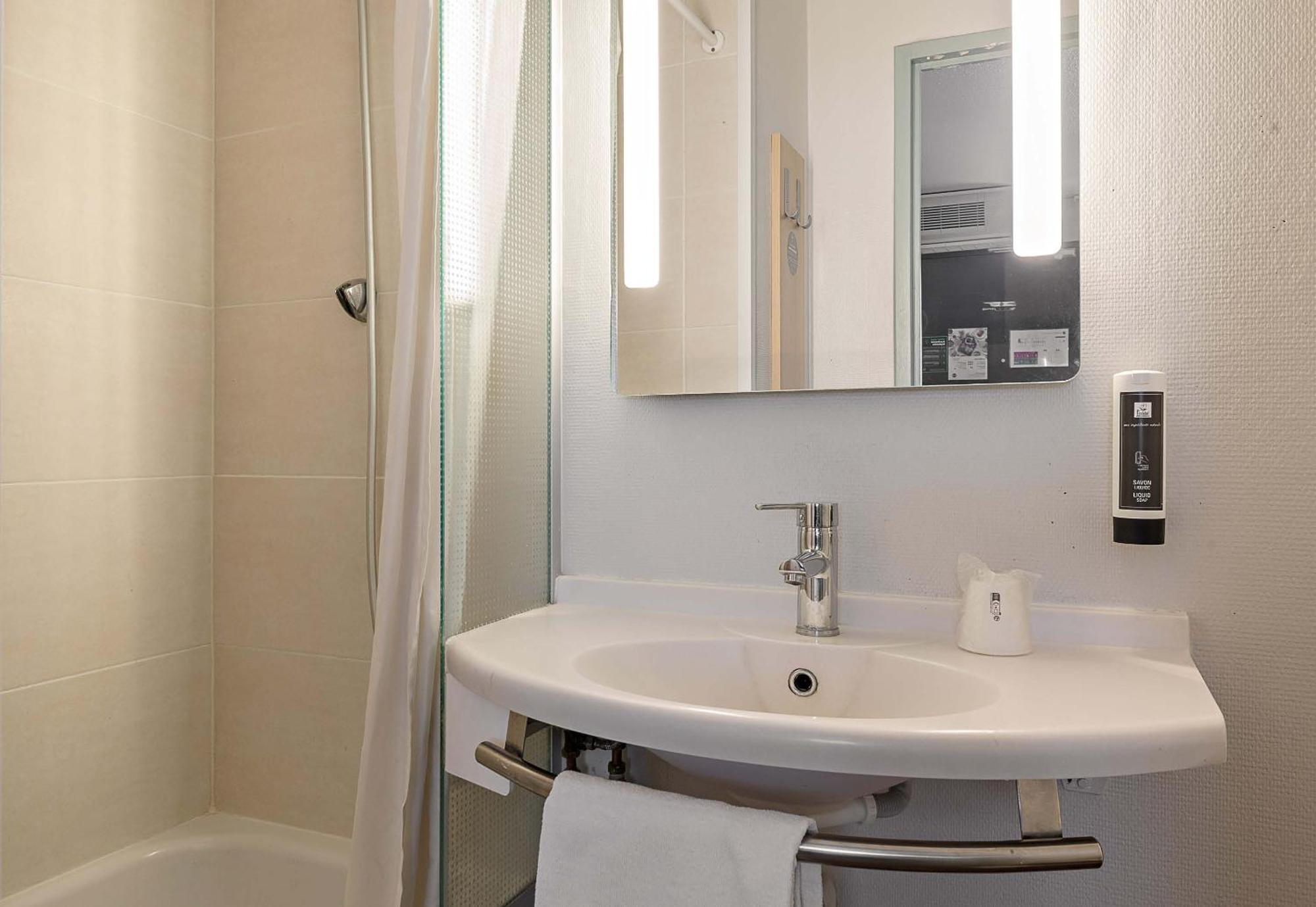 B&B Hotel Rouen Parc Des Expos Zenith Ле-Гран-Кевії Екстер'єр фото